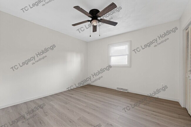 Building Photo - 320 Diamond Ave