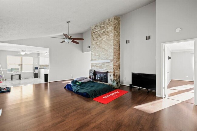 Building Photo - 2815 Edgewood Dr