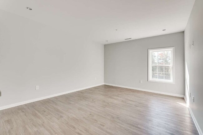 Building Photo - 1420 Ewing Pk Lp