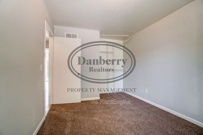 Building Photo - 3733 Willow Run Dr