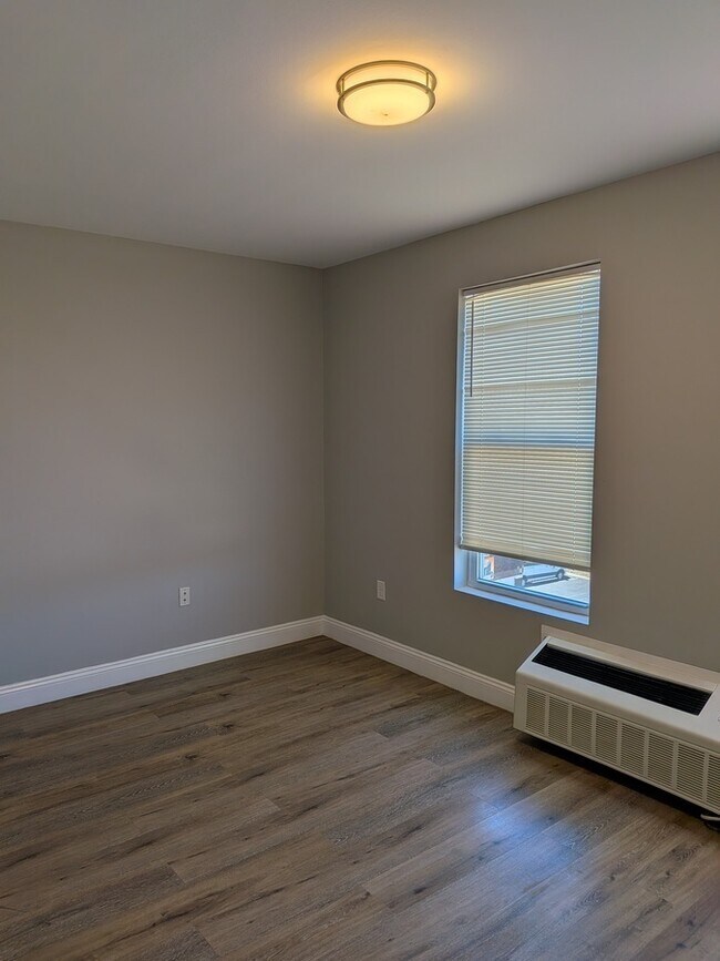 Building Photo - 18 Canfield St