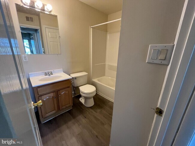 Building Photo - 105 Berry St