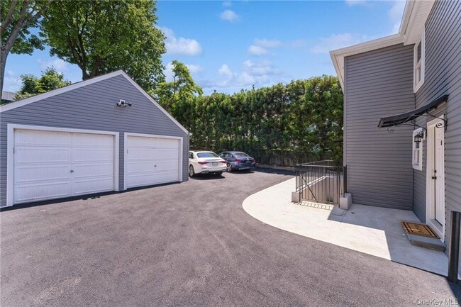 Building Photo - 5 Carlton Ave