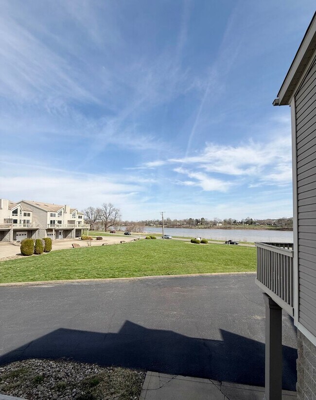 Building Photo - Contemporary Condo with River Views in Historic Marietta!