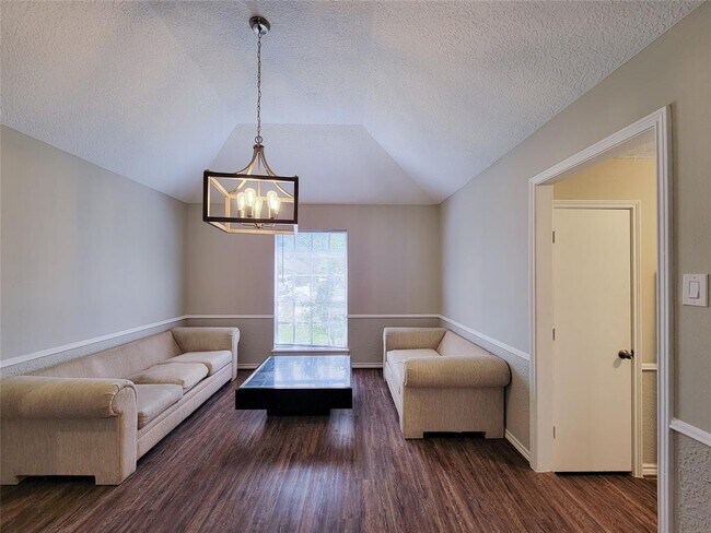 Building Photo - 6606 Brittany Park Ln