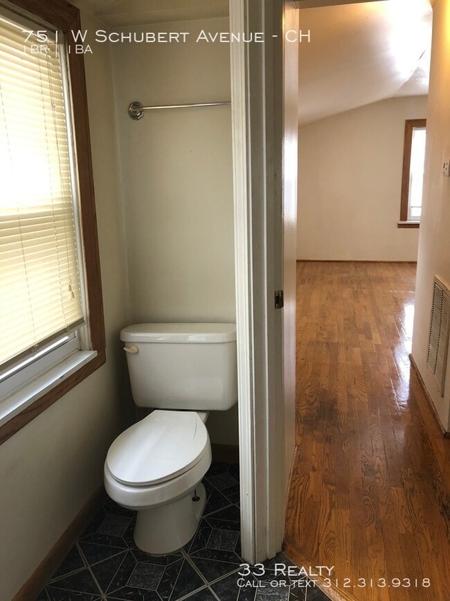 Building Photo - Great 1 Bed Coach House in Heart of LP!