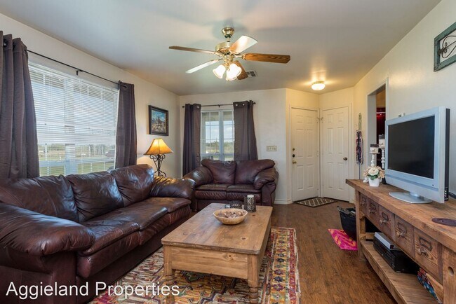 Building Photo - 3 br, 2.5 bath House - 1261 Flying Ace Circle