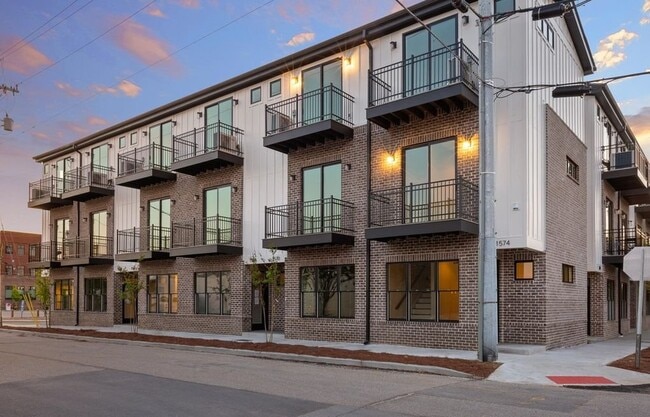 Building Photo - 1566 Cowart St