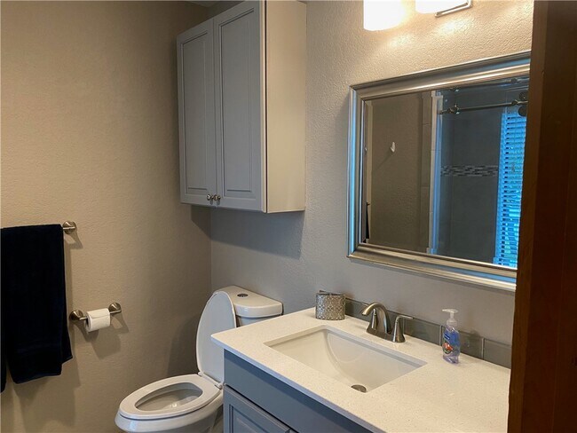 Building Photo - 502 Harbor Dr