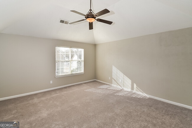 Building Photo - 200 Teak Ln