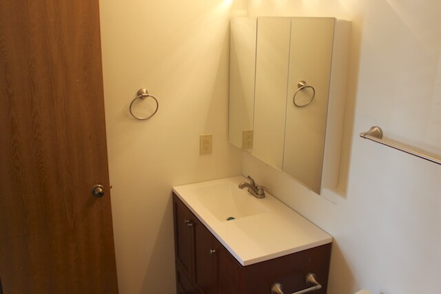 Building Photo - 926 W Belmont-