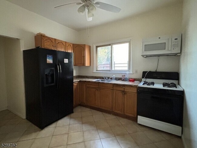 Building Photo - 66 Vermont Ave