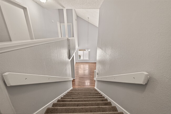 Building Photo - 1806 Foxlake Dr