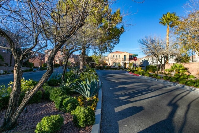 Building Photo - Beautiful 3 Bed South Summerlin Home With 1st Floor Bed and Bath