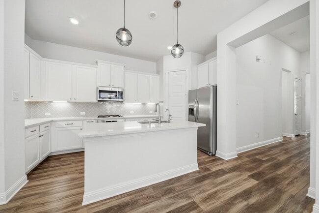 Building Photo - 10906 Perennial Mist Dr