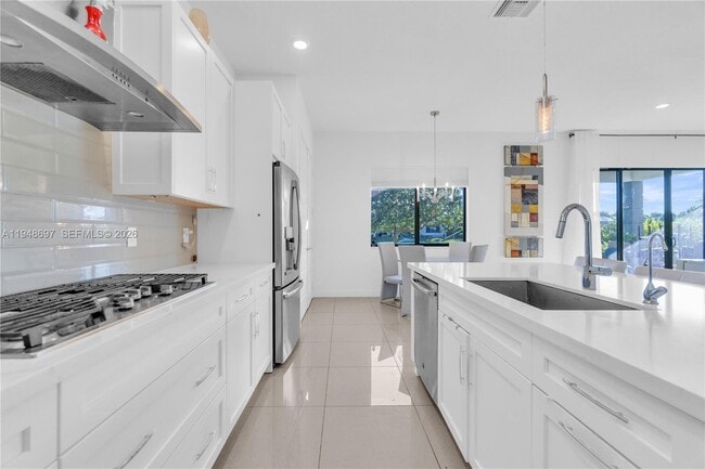 Building Photo - 10890 Shore St