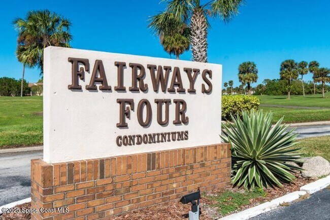 Building Photo - 2230 Golf Isle Dr