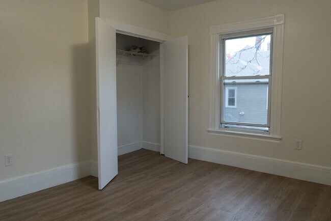 Building Photo - 22 Ashford St