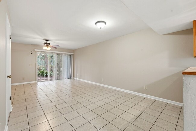 Building Photo - 4411 SW 34th St