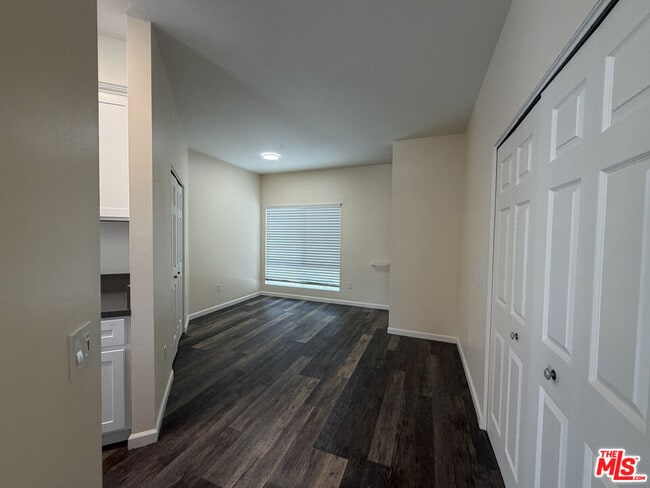Building Photo - 1127 Glenville Dr