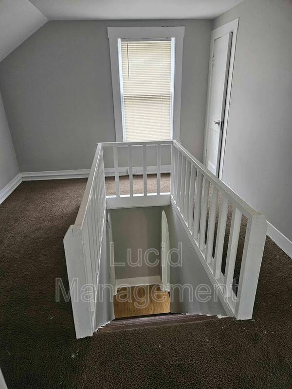 Building Photo - 1332 Sale Ave