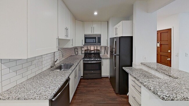 Building Photo - 1st Floor 1 Bedroom Unit in South Coast Me...