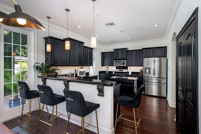 Building Photo - 2 Story, 2 Bed/2.5 Bath, Pool Home Plus Office in Altaloma Heights AVAILABLE NOW!