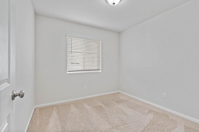 Building Photo - Sparkling clean newer 4-bdrm/3.5-bath townhome near Forest Park. 2-car garage, $500 move-in special