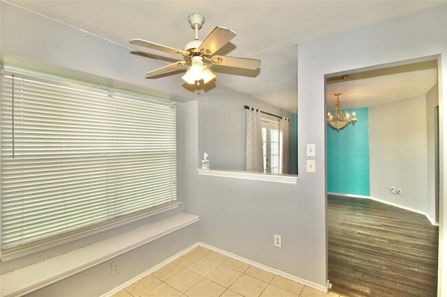Building Photo - 1804 Elm Shadow Dr
