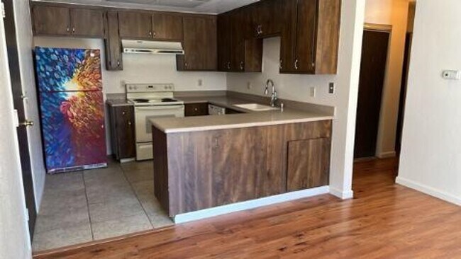 Building Photo - Turnkey Halfplex Home, Ready For New Occup...