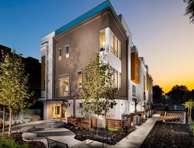 Building Photo - Newer Central Dublin Townhome with 2-Car Garage and Private Rooftop Deck