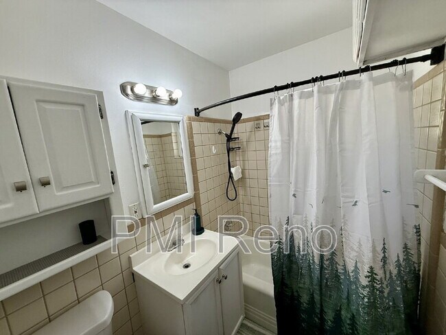 Building Photo - 335 Denslowe Dr