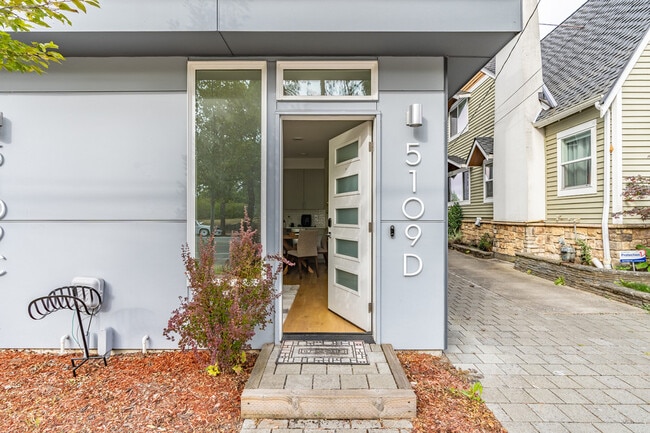 Building Photo - 5109C Phinney Ave N