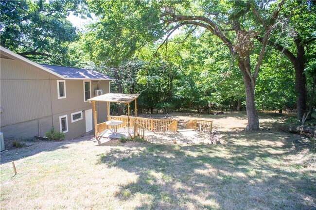 Building Photo - 405 S Mashburn Ave
