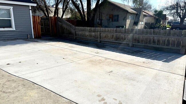 Building Photo - 10851 Hamill St