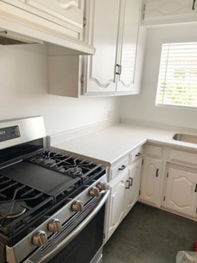 Building Photo - 18th Street