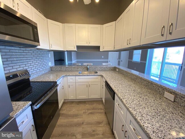 Building Photo - 478 E Main St