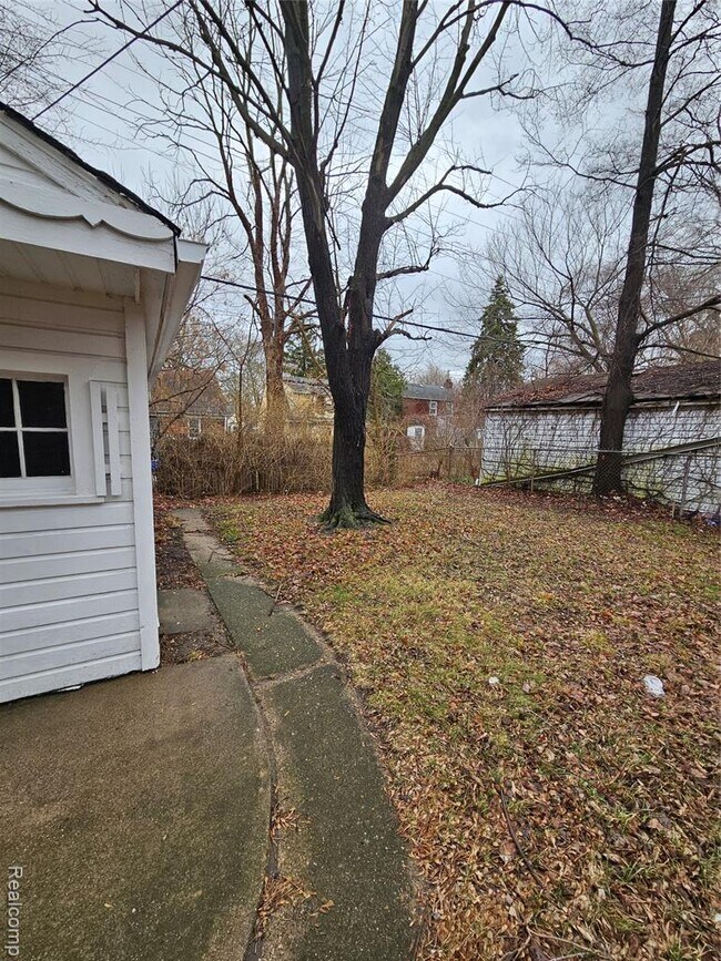 Building Photo - 11764 Beaconsfield St