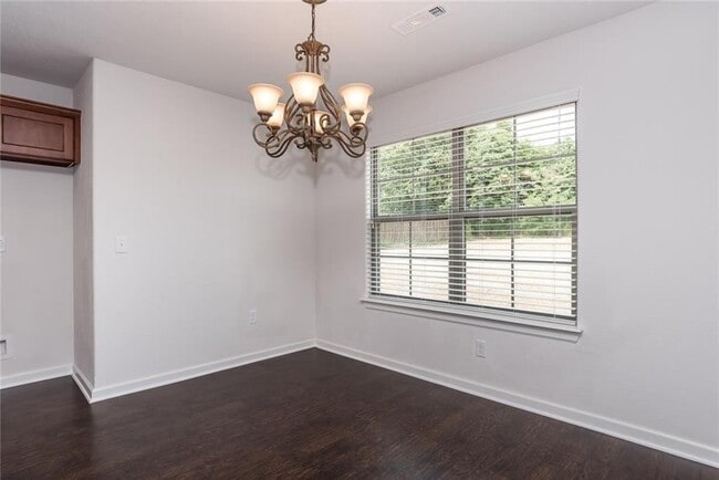 Building Photo - 105 Lion Dr N