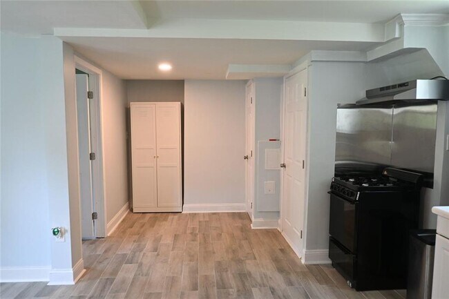Building Photo - 994 Overbrook Cir