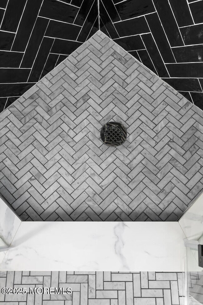 Building Photo - 514 River Rd