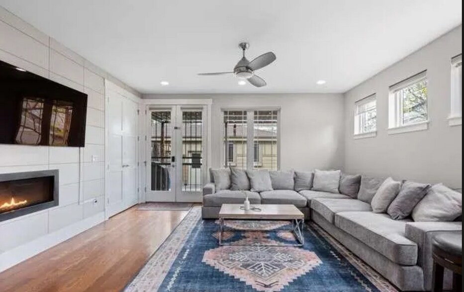 Building Photo - 965 S Clarkson St