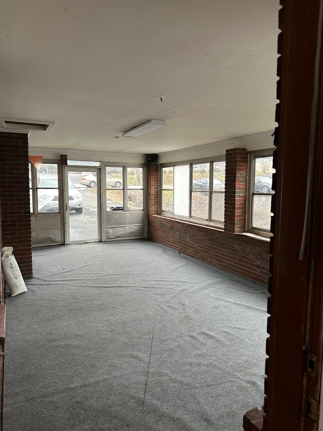 Building Photo - 3203 Old Forest Rd