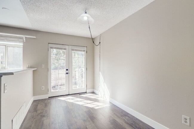 Building Photo - 2BR/2.5BA+ W/D -NEAR Cherry Creek Park