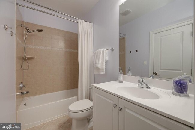 Building Photo - 712 Bracey Ln