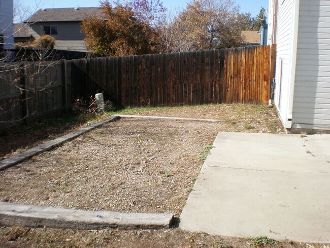 Building Photo - Tri-level Home with 4 bedrooms in Loveland!