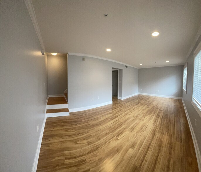 Building Photo - 114 Rondak Cir SE