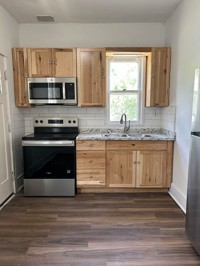 Building Photo - Charming Character-Filled Home Near Little Bohemia! $500.00 Off First Full Month!