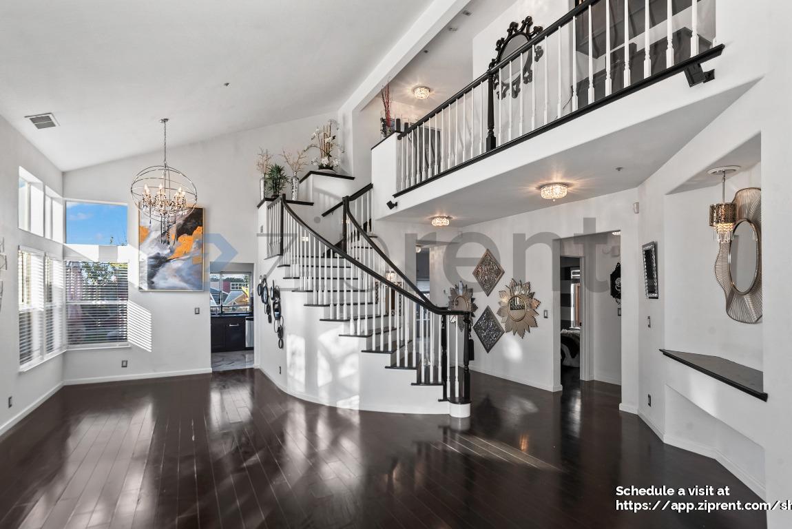 Building Photo - 2927 Sorrento Way