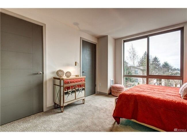 Building Photo - 3Bd/2.5Ba Seattle Townhome
